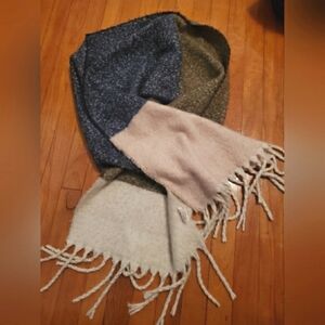 Colorful, cozy, fluffy, trendy scarf by Great Northern. Oversized. Multicolor.